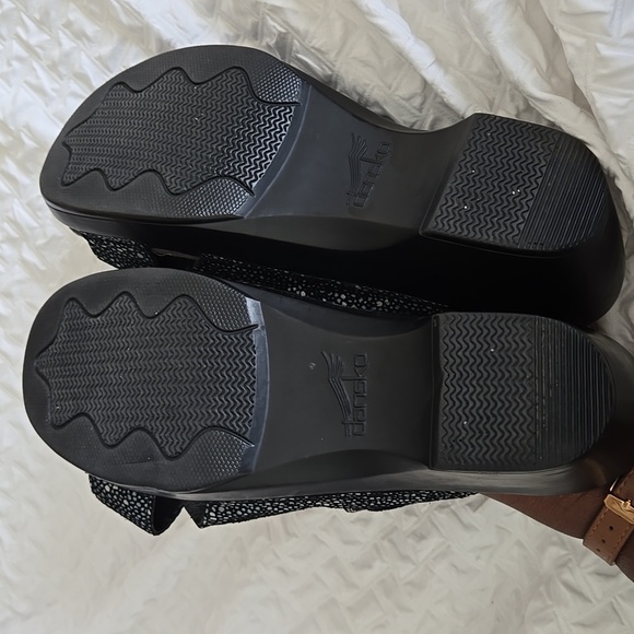 Dansko Black Sandals with Crossed Straps and Contoured Footbed Size 40 - Picture 6 of 7